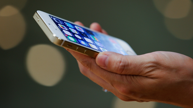 Apple Launches iPhone 5s And 5c In China
